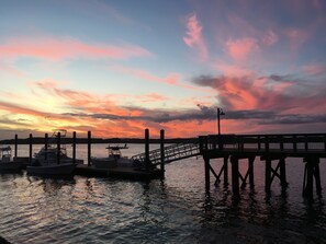 Marina - 90 Second Walk to Beach, 2 Hours Free Pickleball/Tennis Daily, Secure WIFI (Hilton Head Island)