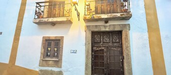 Cosy House inside the Óbidos Castle (Casa do Candeeiro)