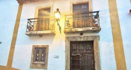 Viihtyisä talo Óbidos-linnan sisällä (Casa do Candeeiro)