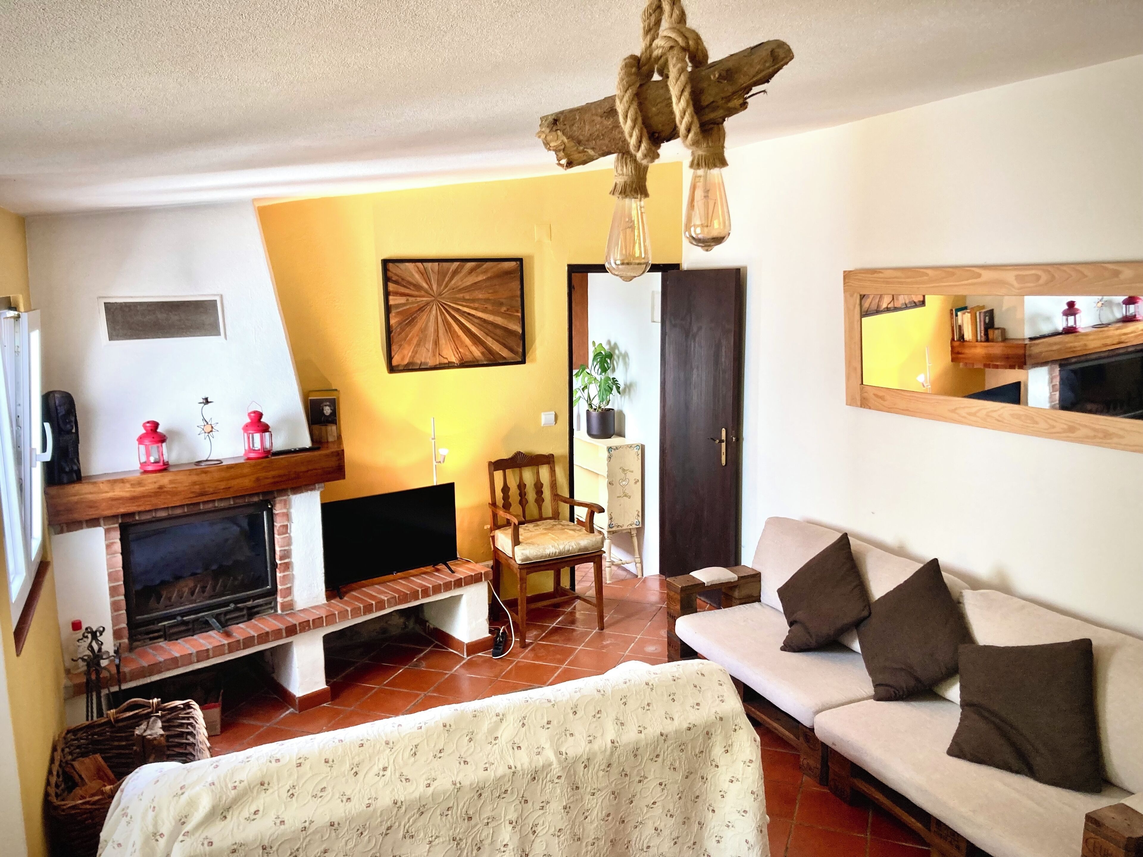 Cosy House inside the Óbidos Castle (Casa do Candeeiro)