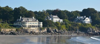 Classic Maine Cottage short walk to beach, harbor, trails, park & village.