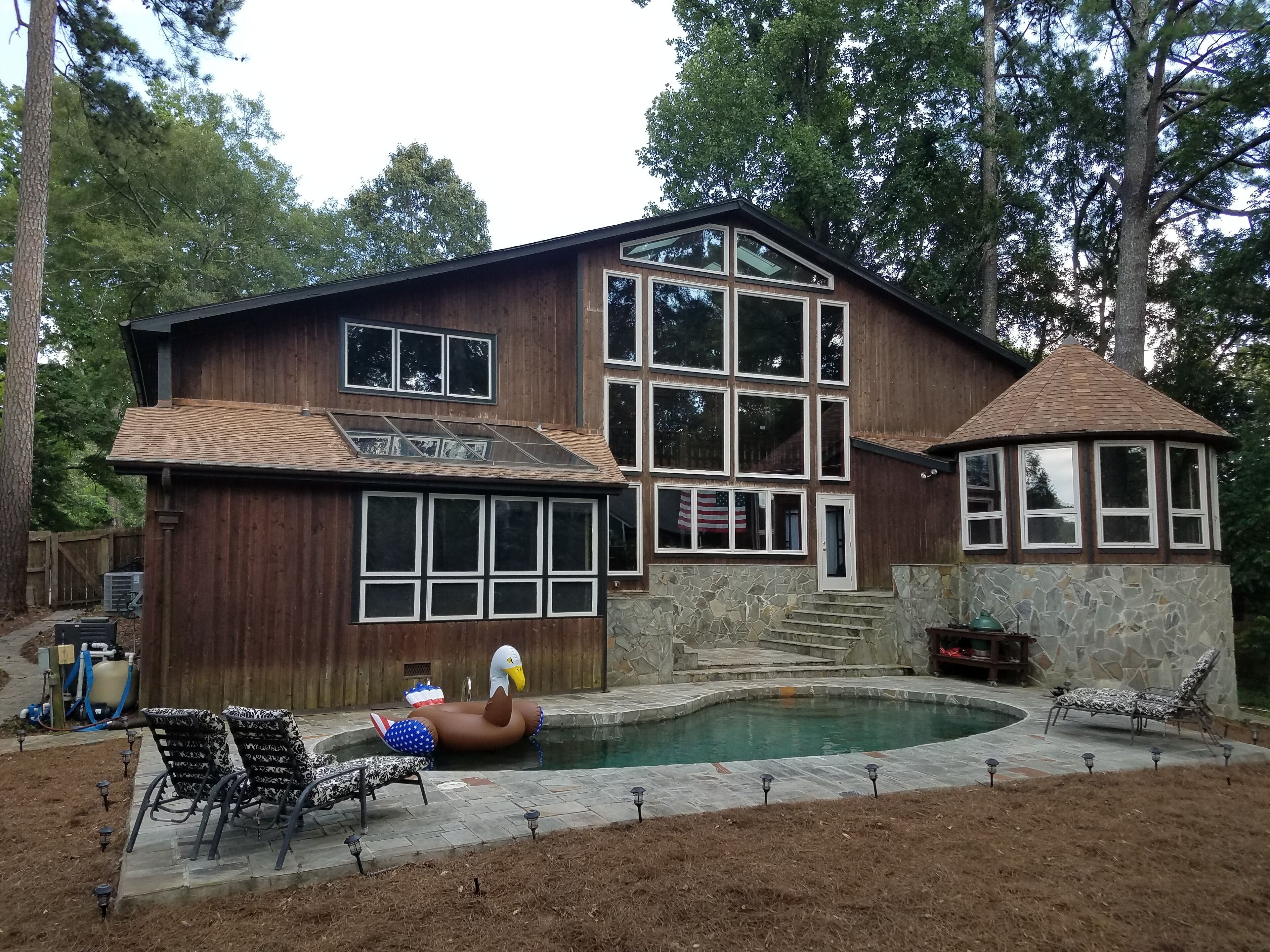 Habersham Manor: 6 Bedroom House w/Pool - Buckhead