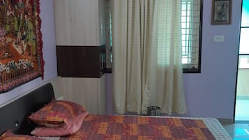 1 bedroom, in-room safe, iron/ironing board, bed sheets