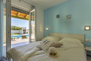 3 室のベッドルーム、セーフティボックス (室内)、アイロン / アイロン台、旅行用ベビーベッド