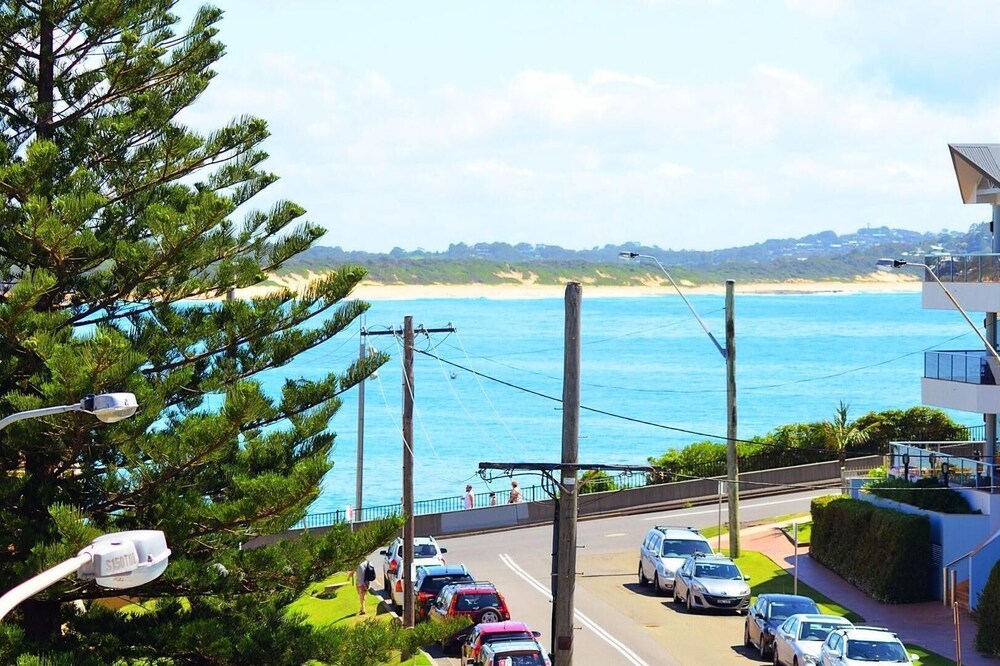 Luxury Apartment - Ocean Views & Large Roof Top Garden with Private Spa