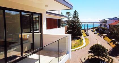 Luxury Apartment - Ocean Views & Large Roof Top Garden with Private Spa