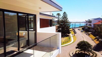 Luxury Apartment - Ocean Views & Large Roof Top Garden with Private Spa