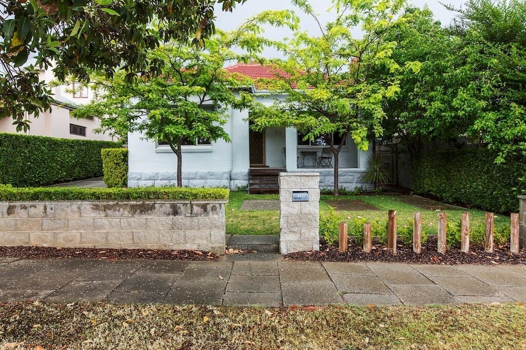 Pet Friendly house! Free WIFI and parking