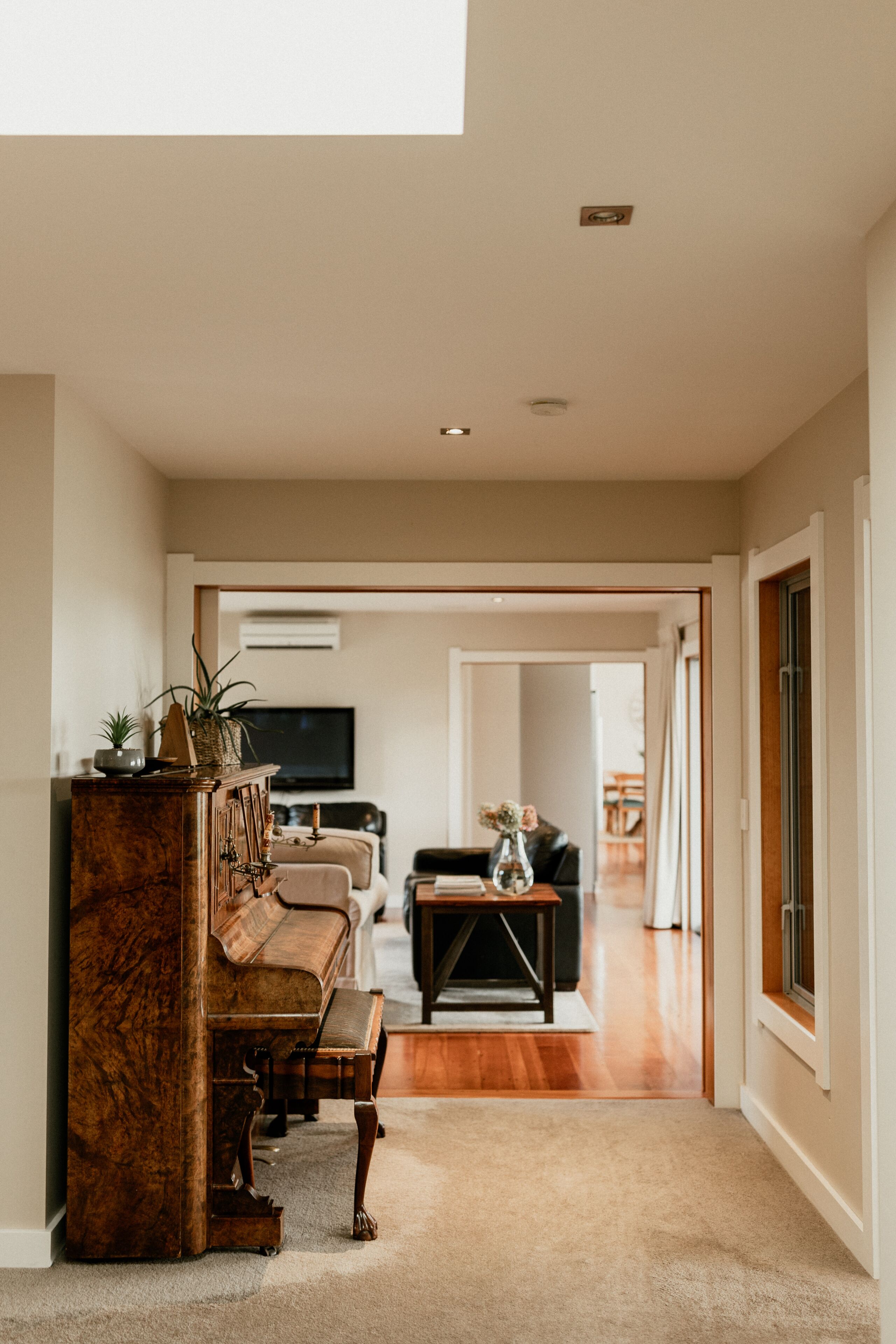 Smart TV, fireplace, DVD player, table tennis