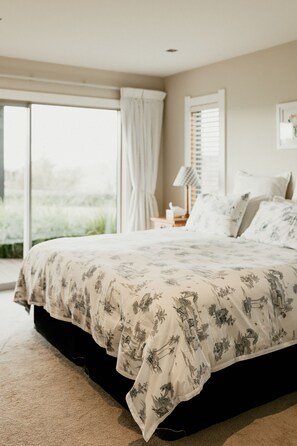 4 bedrooms, desk, iron/ironing board, free WiFi