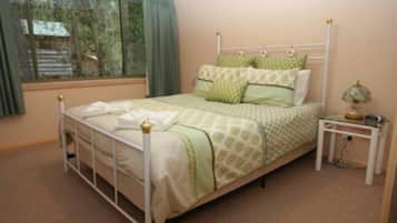 2 bedrooms, iron/ironing board, bed sheets