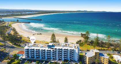 Stunning Apartment Opposite Town Beach with Spectacular Ocean Views