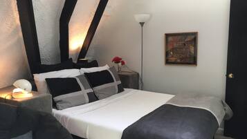 3 bedrooms, desk, iron/ironing board, WiFi