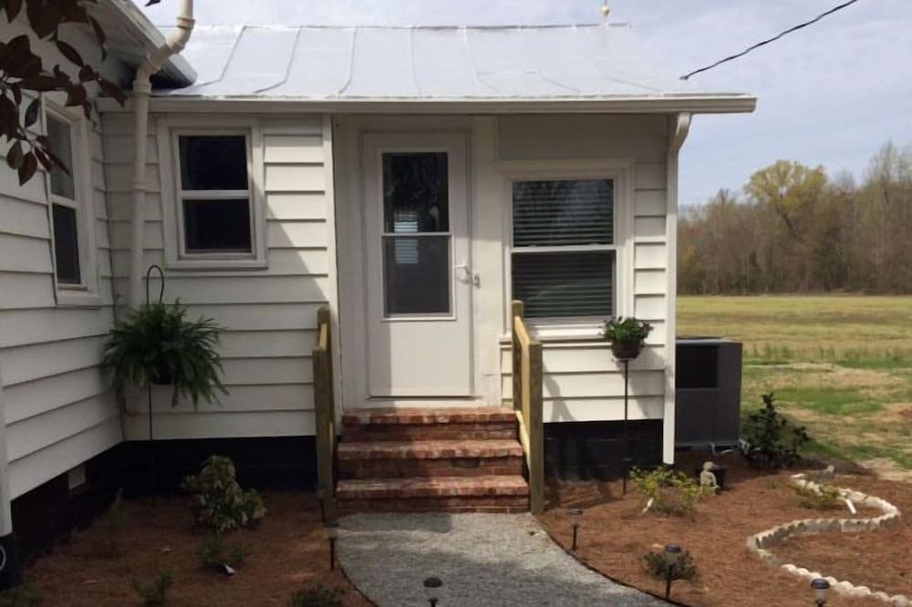 THE HARDISON HOUSE in Historical Edenton the "South's Prettist Little Town"