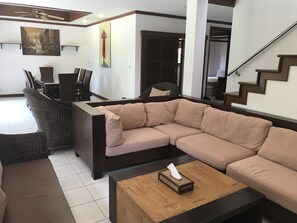 TV - 4 Bedroom Villa on beachfront resort (TG33) (Ko Samui)