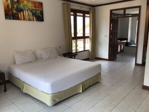4 bedrooms, iron/ironing board, WiFi, bed sheets
