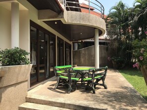 Outdoor dining - 4 Bedroom Villa on beachfront resort (TG33) (Ko Samui)