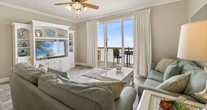 LUXURIOUS BEACH FRONT PENTHOUSE, Remodeled Baths & Kitchen & FREE BEACH SERVICE!