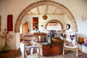 Interior - Colombiao di Momo: A Large 17th Century Farmhouse overlooking Tuscan hills (Montisi)
