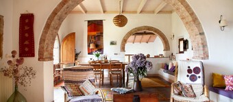 Colombiao di Momo: A Large 17th Century Farmhouse overlooking Tuscan hills