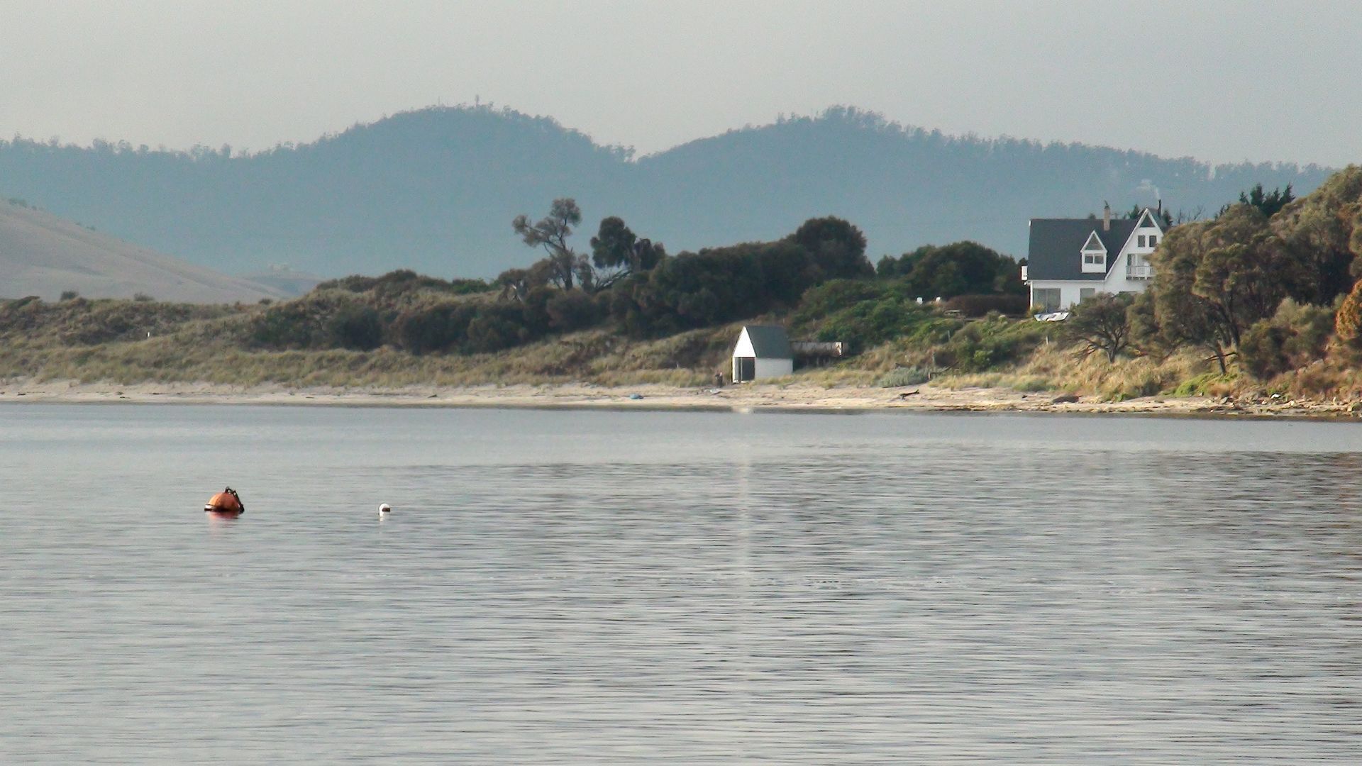 SALTCOTES BEACH HOUSE TASMANIA — image 15