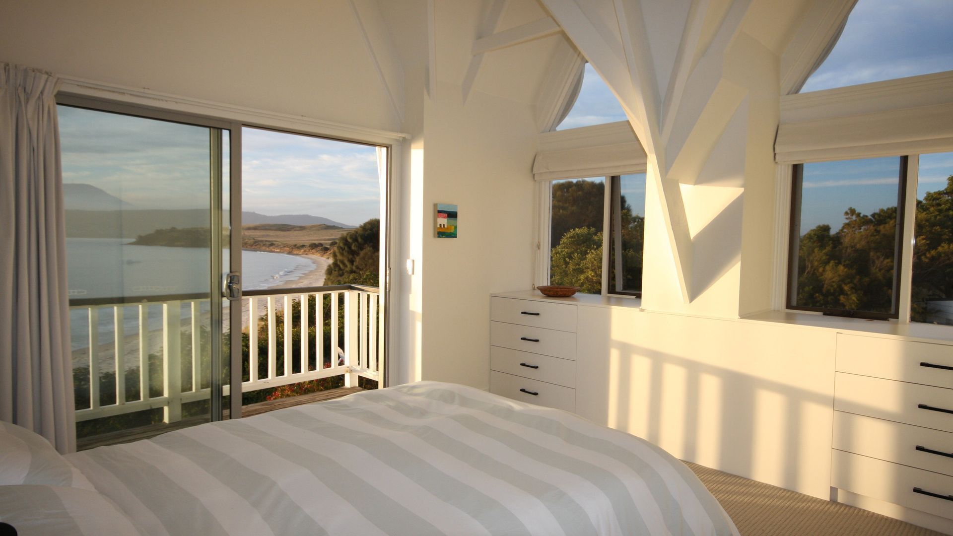 SALTCOTES BEACH HOUSE TASMANIA — image 7