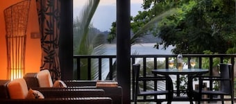3 Bedroom Seafront Bay View Villa - Koh Phangan