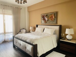 3 habitaciones, tabla de planchar con plancha, wifi y ropa de cama 