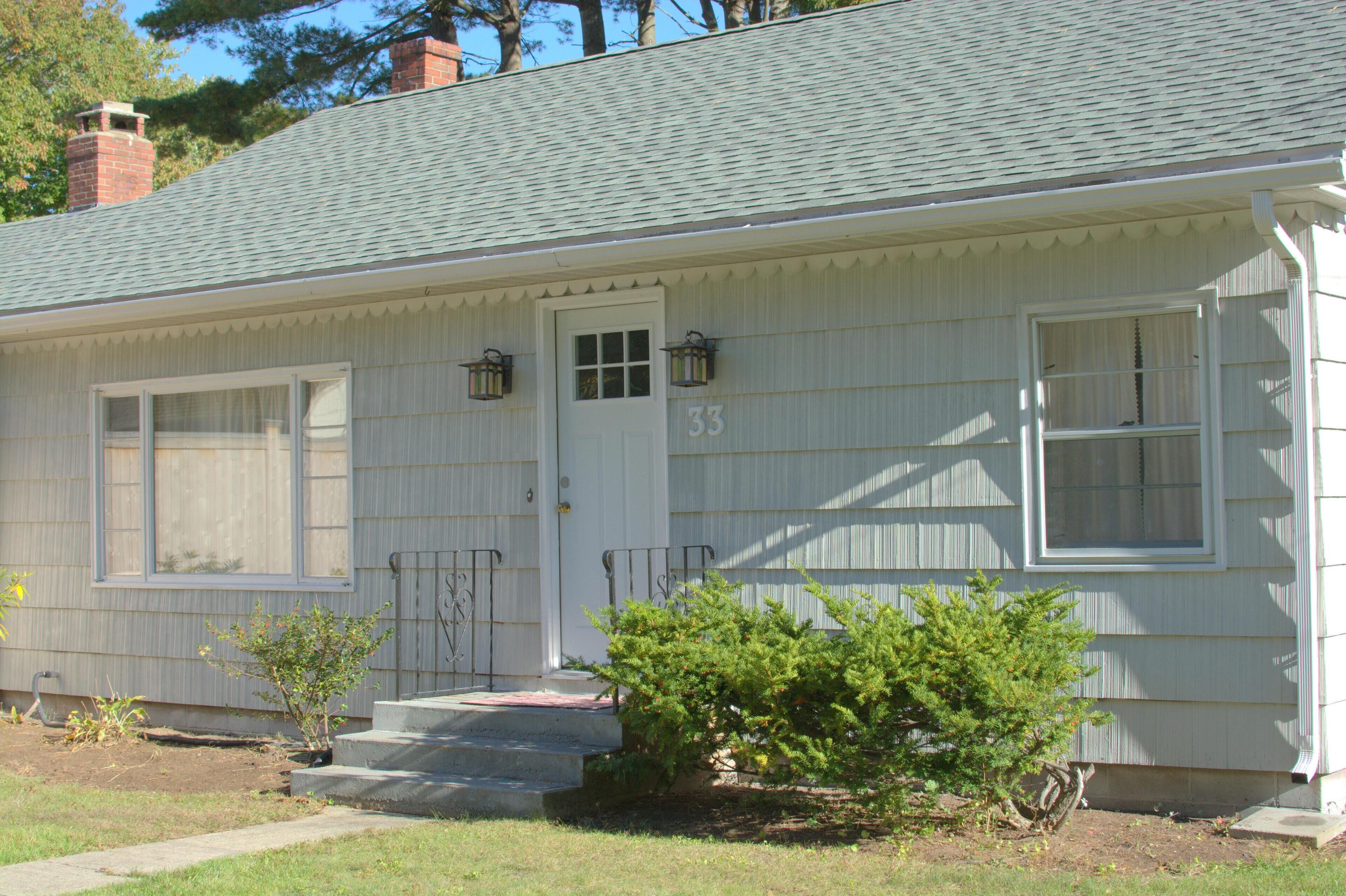 Ogunquit Foot Bridge Beach House - Four Bedrooms, Two Bathrooms, Sleeps 7 to 8