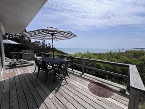 Outdoor dining - Beach Front Cottage With Spacious Deck (1465) (Wellfleet)
