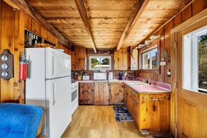 Fridge, microwave, oven, stovetop - Beach Front Cottage With Spacious Deck (1465) (Wellfleet)