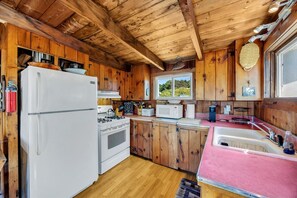Fridge, microwave, oven, stovetop - Beach Front Cottage With Spacious Deck (1465) (Wellfleet)