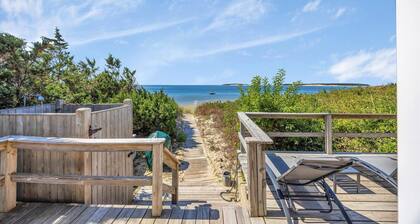 Beach Front Cottage With Spacious Deck (1465)