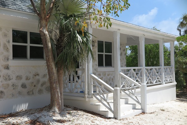 Private newly renovated stone cottage on Double Bay