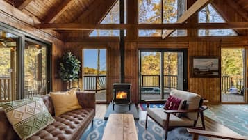 Smart TV y chimenea