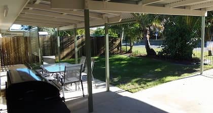 Palmgrove 2 - Rainbow Beach. Gorgeous, modern beach escape in a great location. Aircon. Wifi