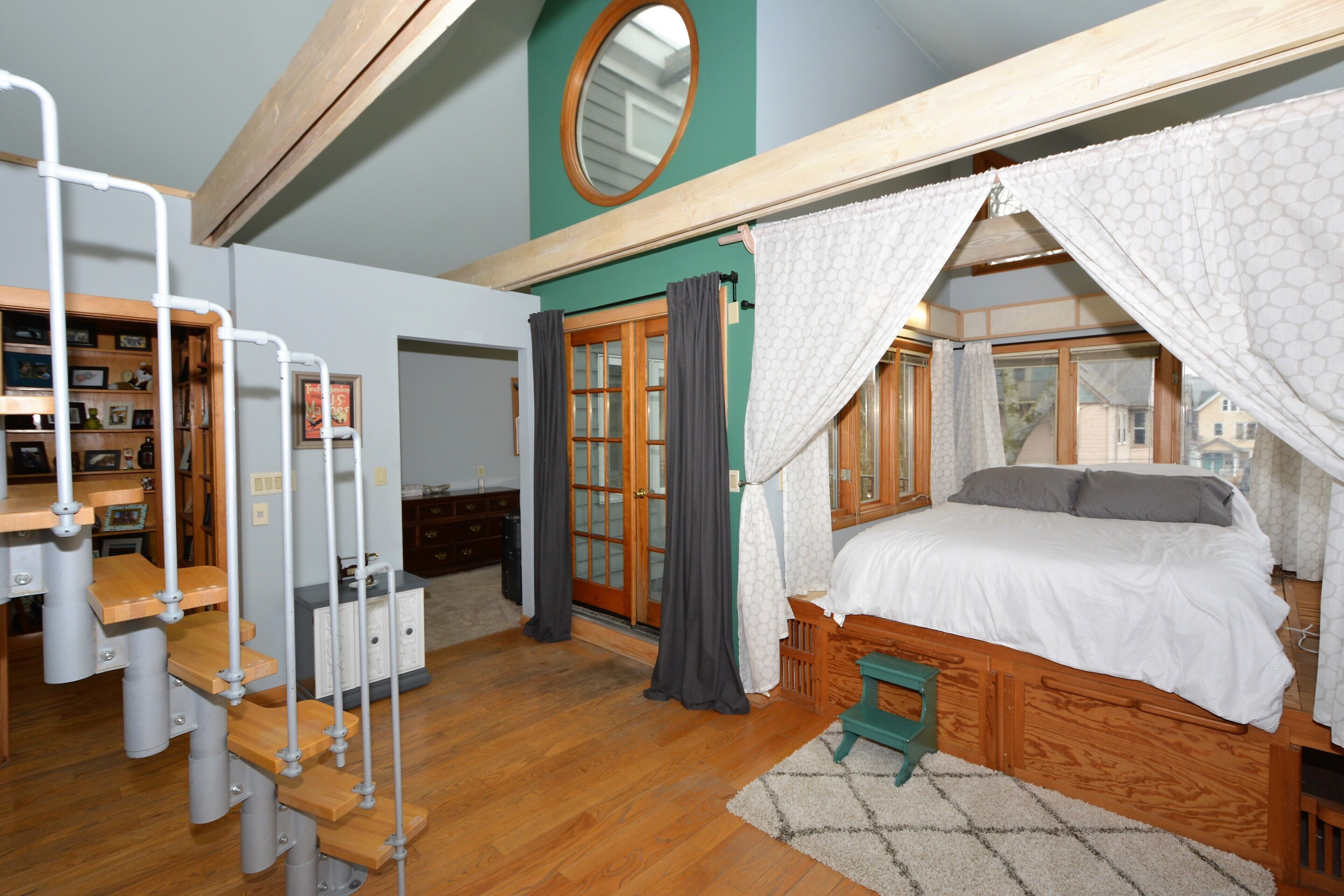 6 slaapkamers, een strijkplank/strijkijzer, wifi, beddengoed