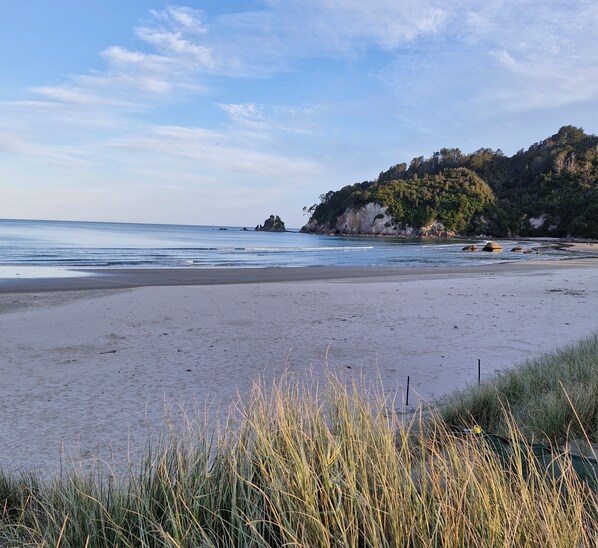 Beach nearby - Reasonably priced. Close  to the beach and Otahu Estuary.







 (Whangamata)