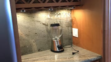 大型雪櫃/冰箱、微波爐、焗爐、爐具