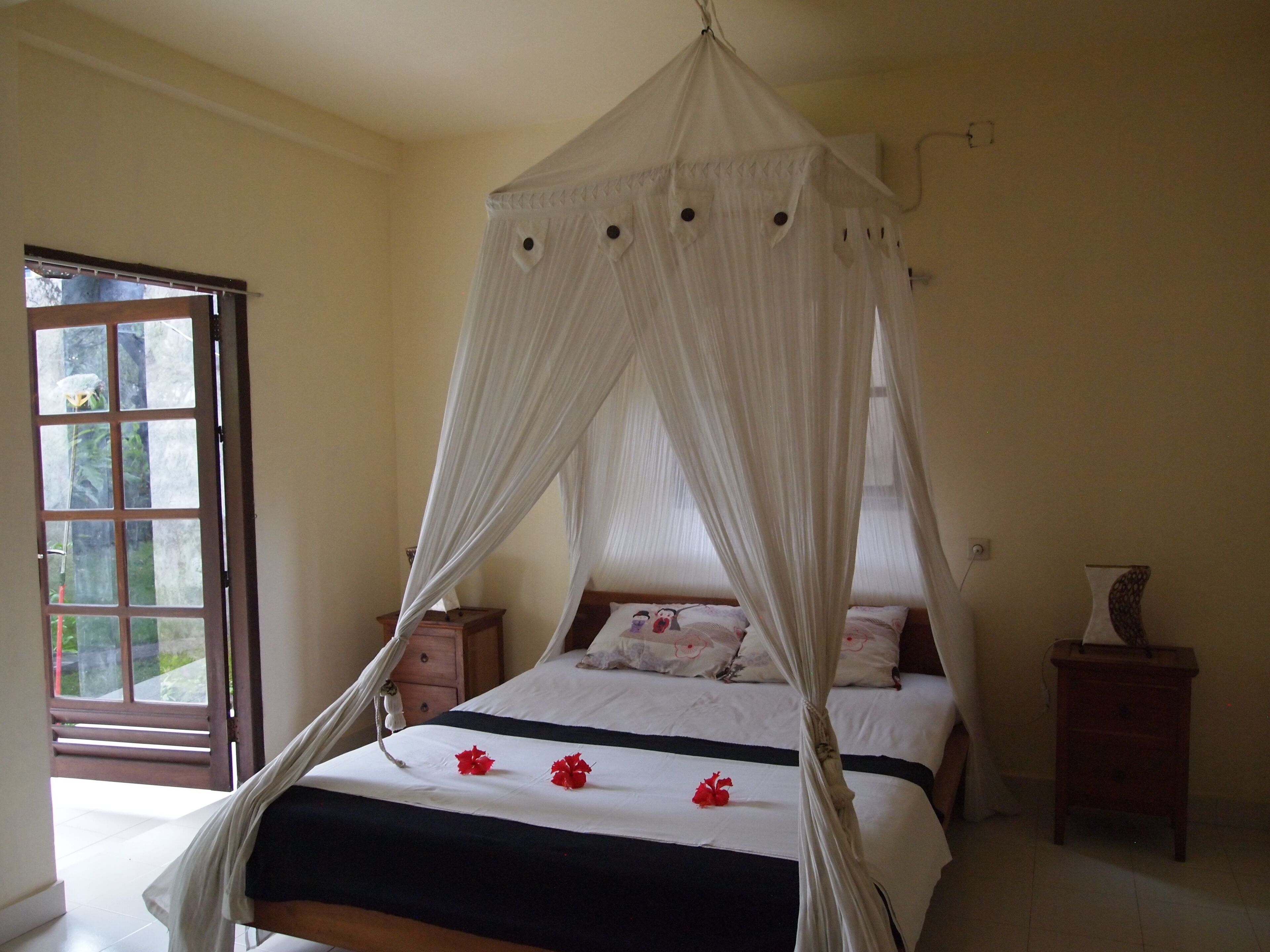 Stylish and cosy 2 story villa in lush tropical garden with privat pool