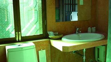 Shower, hair dryer, towels, shampoo