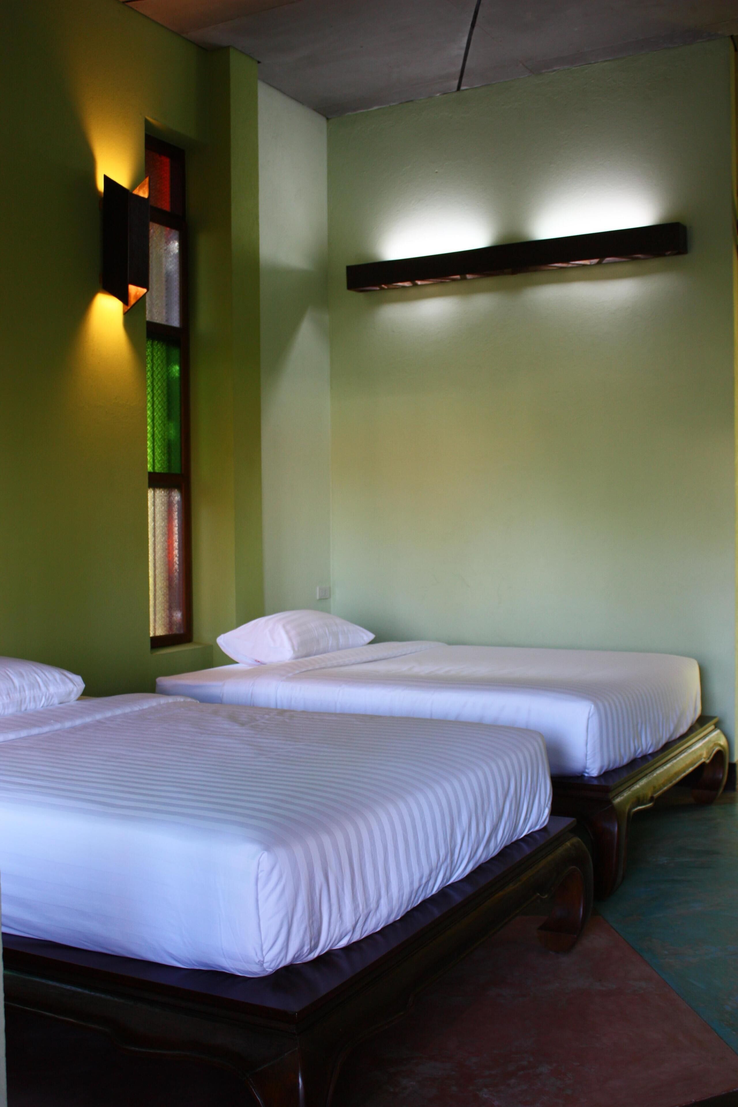 Bed&Breakfast, 2 Queen size beds near Chiang Mai railway station