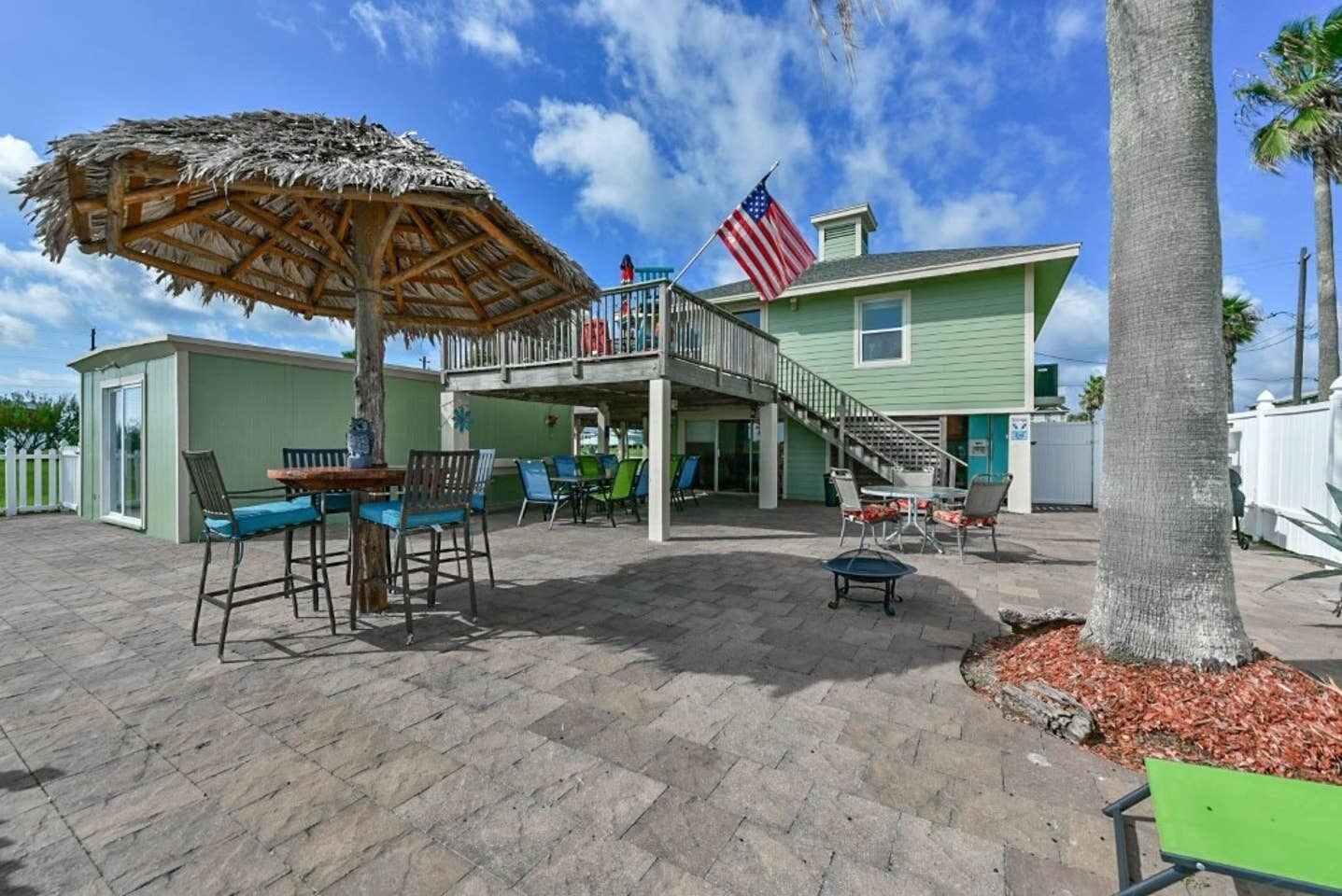 Family and Pet Friendly home with Views of the Gulf & Galveston Bay