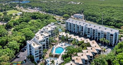 Stunning Ocean View/Sunsets, A true "Gem by the Sea" great for relaxation & fun