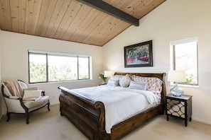 4 bedrooms, iron/ironing board, WiFi, bed sheets - Mid-Century home with beautiful views, deck, & rear fenced-in patio (Belvedere Tiburon)