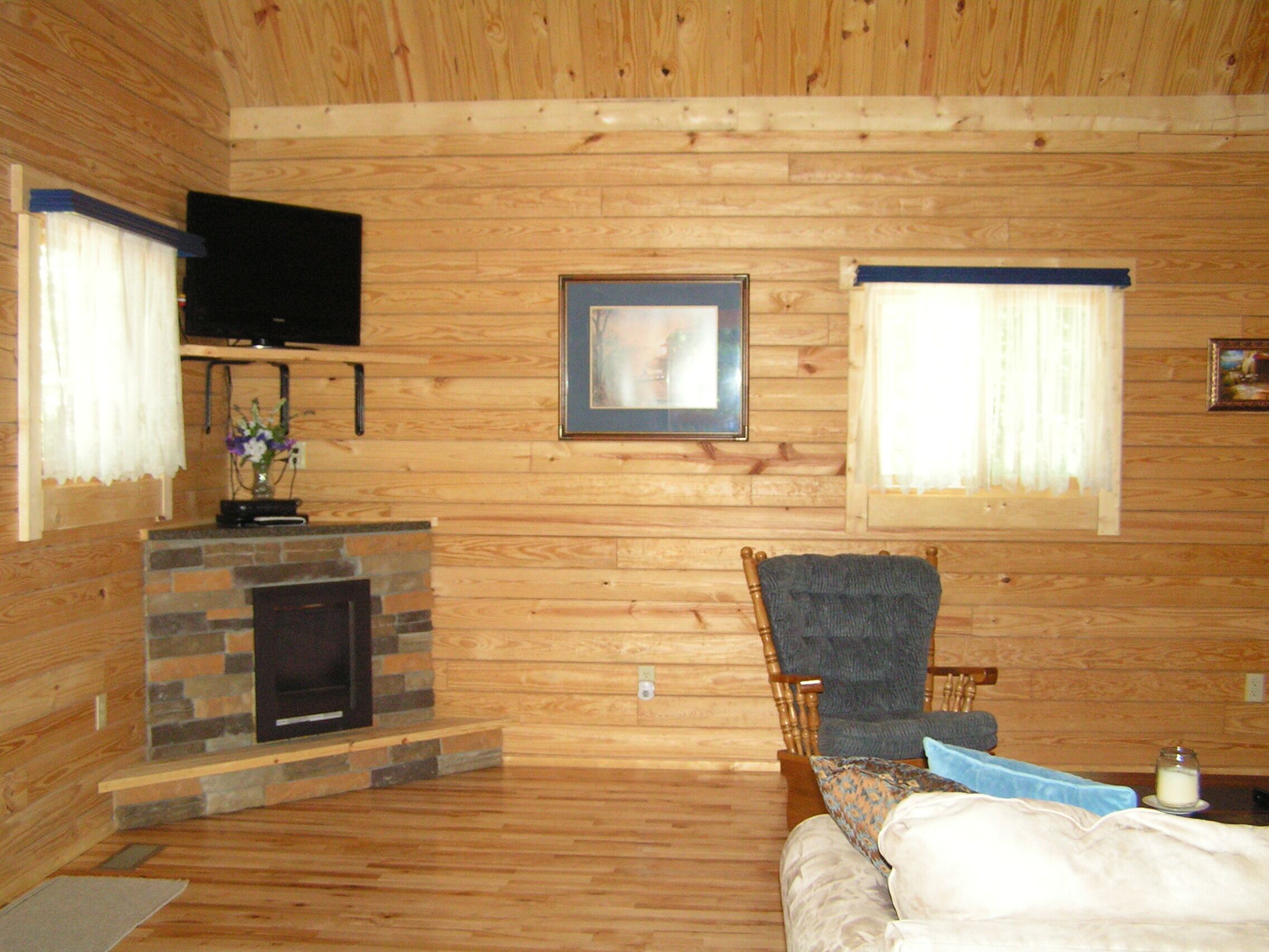 Exceptional Cabin near the New River Gorge, Hot Tub, WiFi -sleeps 8