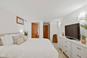 4 bedrooms, iron/ironing board, Internet, bed sheets