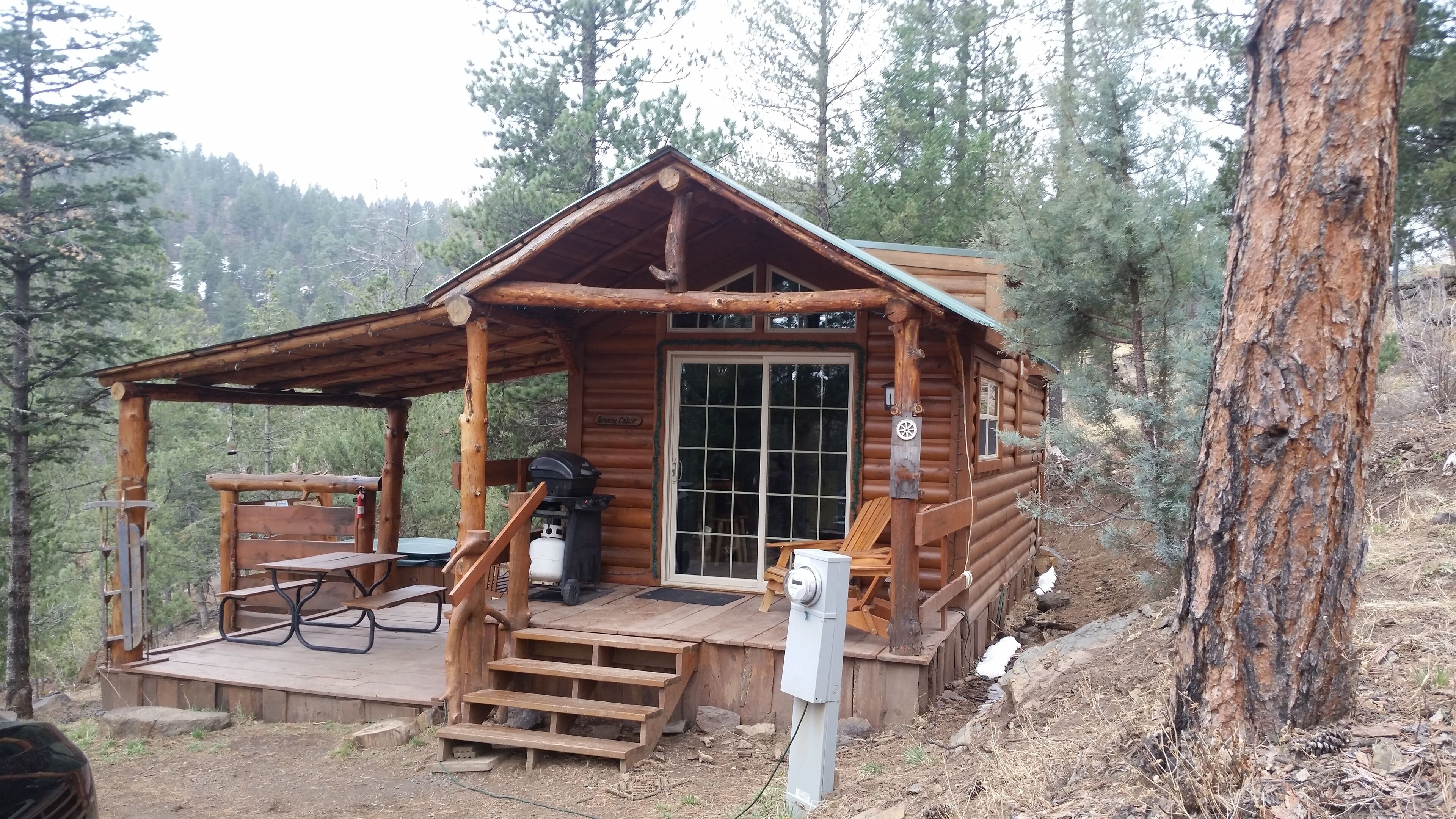 Brezzy Cabin Awaits You!