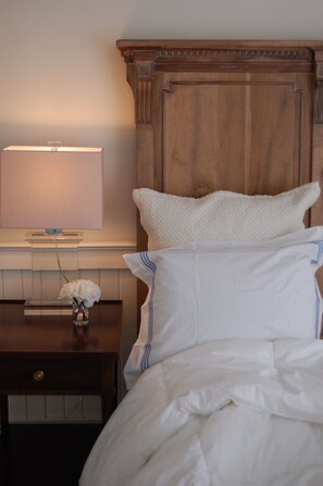 5 bedrooms, in-room safe, desk, iron/ironing board
