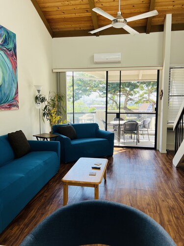 In Town Ocean View Condo-Walk to the Beach, Shops, Restaurants and Bars!